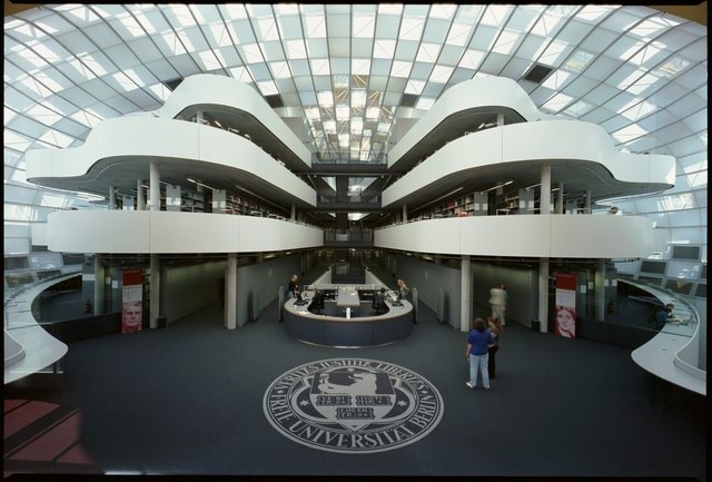 德國(guó)工業(yè)設(shè)計(jì)大學(xué)排名