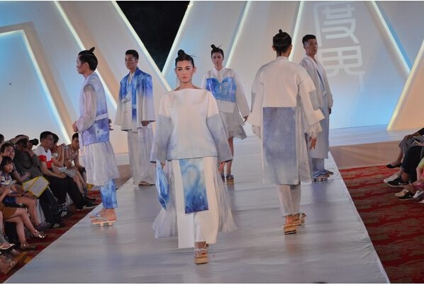 服裝設(shè)計(jì)專業(yè)作品集怎么弄？