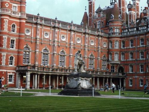 英國倫敦大學世界排名是多少？