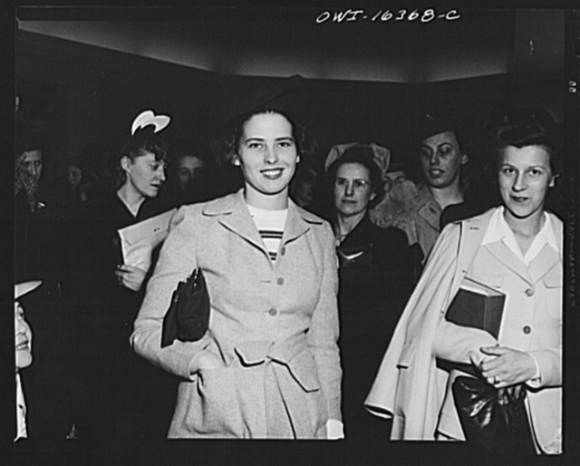 detroit-michigan-a-chrysler-girl-worker-at-saks-fifth-avenue-store-following-640.jpg