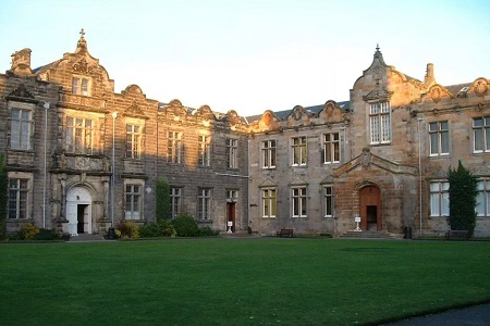 英國圣安德魯斯大學(xué)世界排名情況如何？