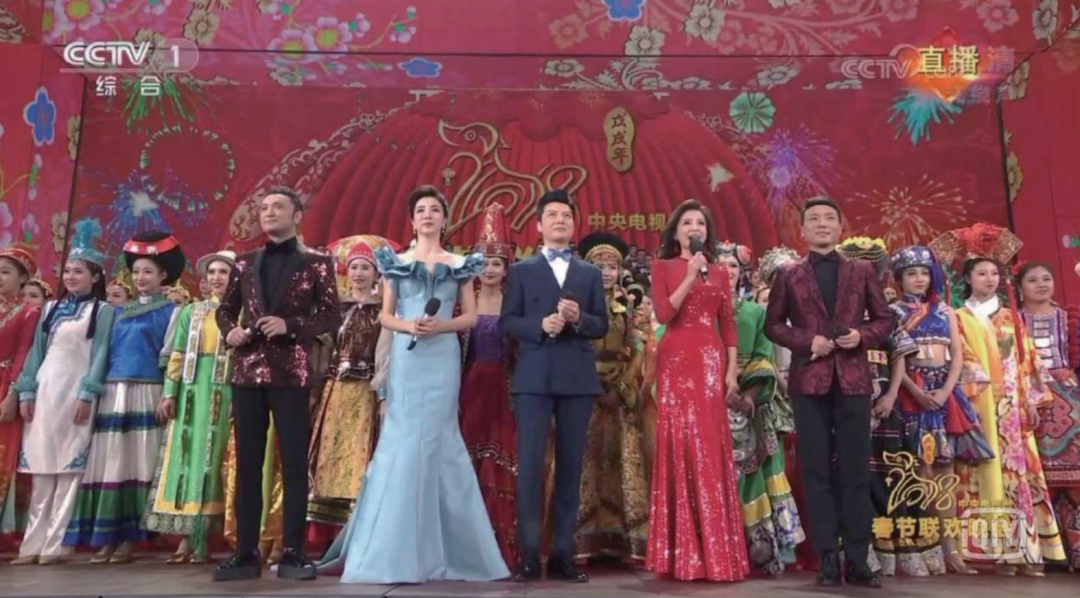 作品上春晚、時裝周，送學(xué)員進(jìn)倫藝、帕森斯，這位導(dǎo)師666！