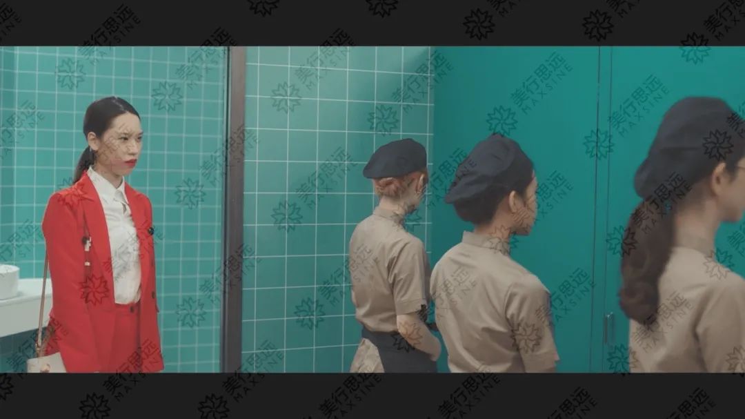 我覺(jué)得影視制作人最重要的其實(shí)是決斷力，因?yàn)橹挥心阕约翰胖滥愕碾娪霸撛趺磁?，該呈現(xiàn)出怎樣的畫(huà)面。  小美：成為一名影視制作人應(yīng)該具備什么能力？發(fā)展到一定階段，又該如何去提升自己呢？  溫老師：  我覺(jué)得影視制作人最重要的其實(shí)是決斷力。這是因?yàn)槟愕碾娪?，這個(gè)世界上只有你知道是怎么拍的，你腦子里的畫(huà)面，只有你才100%知道是什么樣子的。在創(chuàng)作的時(shí)候，不猶豫，不患得患失，不被其他人的意志左右，你要對(duì)全劇組的人負(fù)起責(zé)任來(lái)。