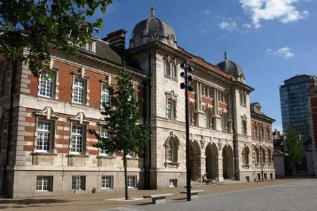 英國倫藝大學世界qs排名多少？