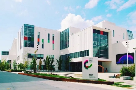 艾米麗卡爾藝術與設計大學學費是多少？